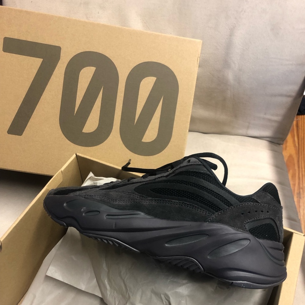 Yeezy Boost 700 V2 VANTA